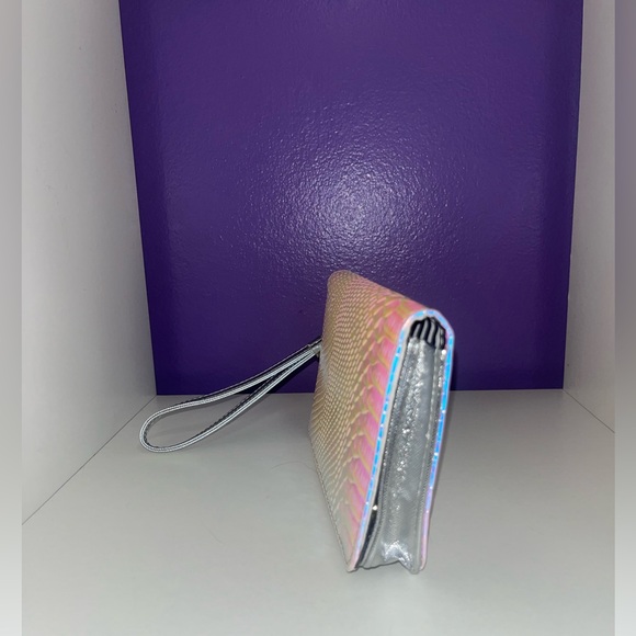 Reflective Wallet - Picture 8 of 9